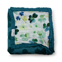 Load image into Gallery viewer, Clover baby blanket, top side