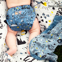 Load image into Gallery viewer, Wander Rumparooz One Size Cloth Diaper and Wander Reversible Bamboo Blanket
